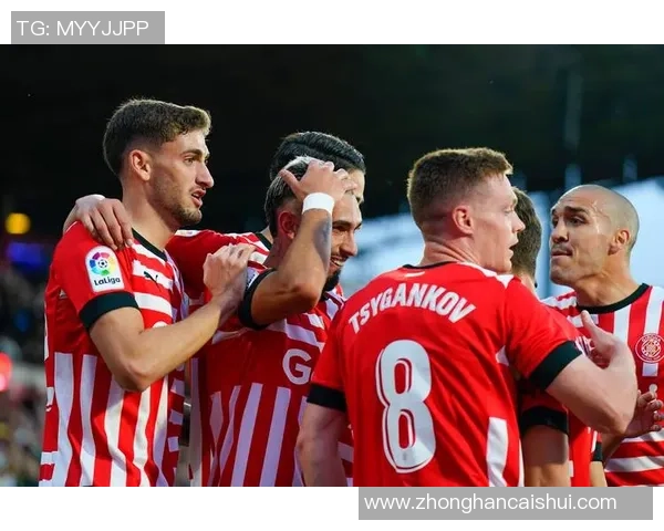 西甲激战:拜仁狂胜马竞五球大捷引发全场热烈反响 西甲激战:拜仁狂胜马竞五球大捷引发全场热烈反响